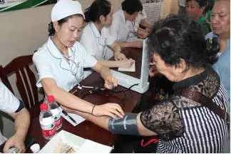 昌吉佳美医院大型义诊走进昌吉“凤凰桥社区”